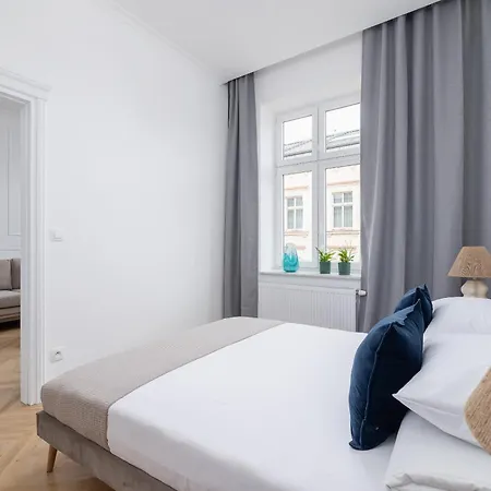 Sonata Apartment - 4Br & Private Sauna - Center דירה קרקוב