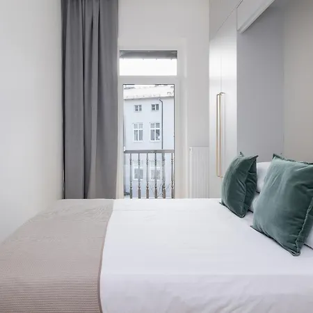 Sonata Apartment - 4Br & Private Sauna - Center קרקוב